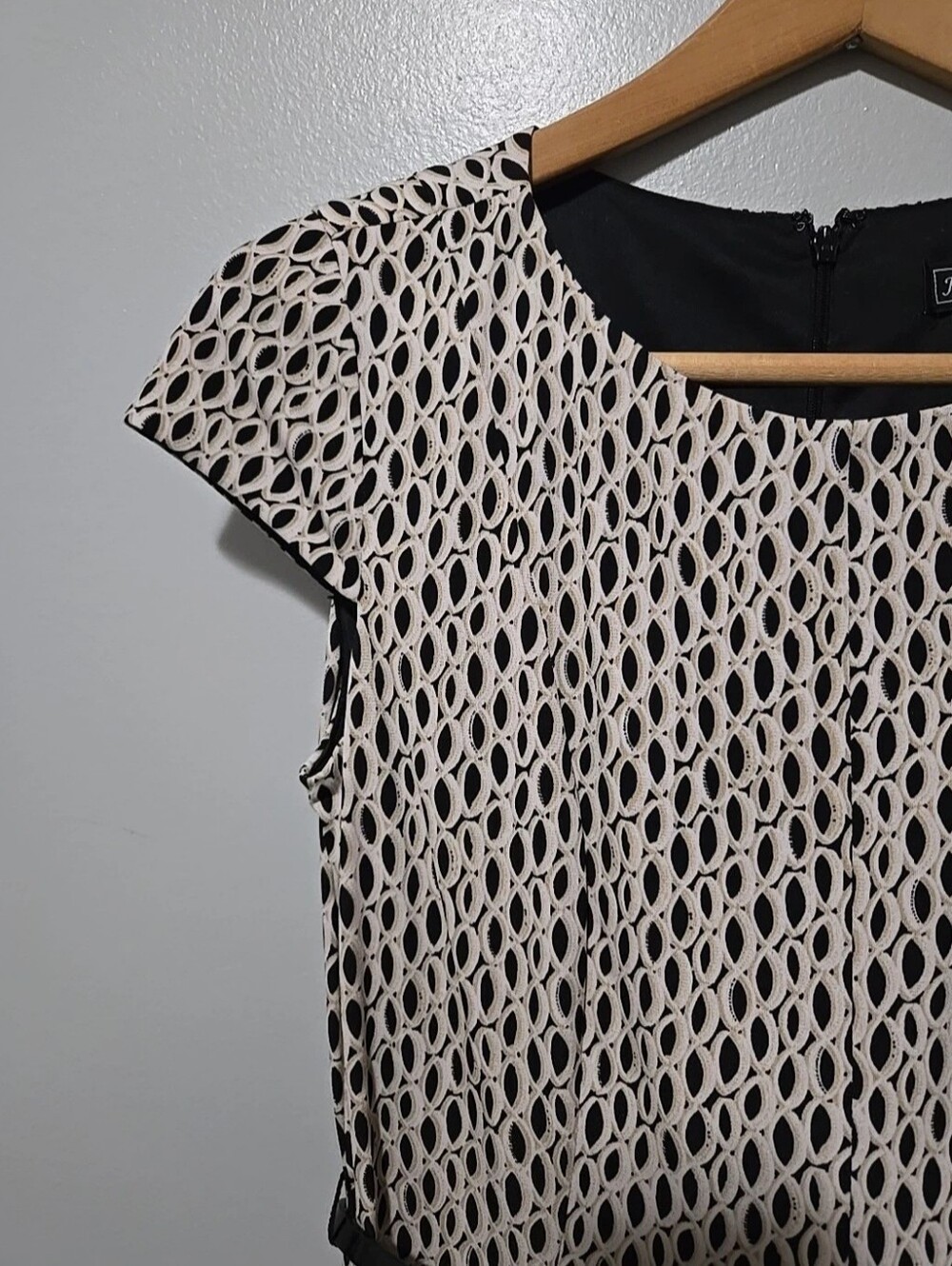 Jessica Howard Women's Dress Sz. 8 Petite Black Cream Geometric Belt Cap Sleeve - Picture 2 of 10